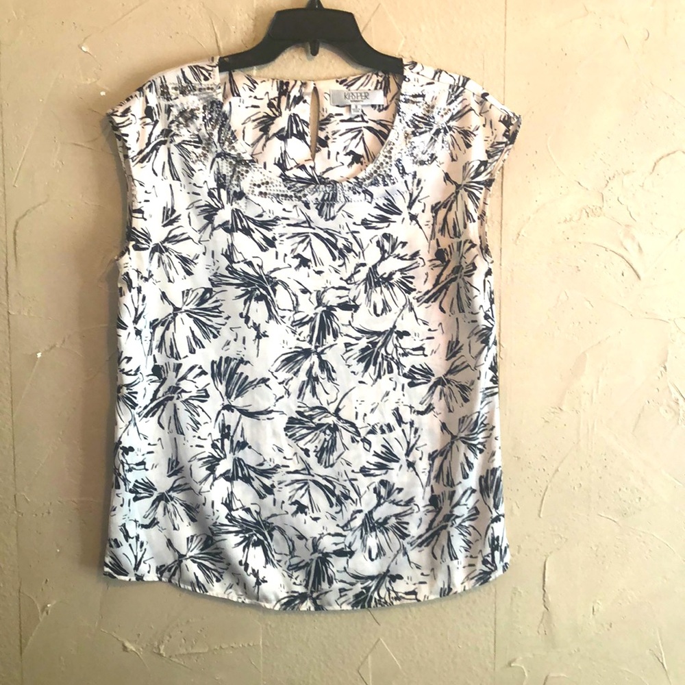 Kasper Brand .Elegant Blouse. Size 8.